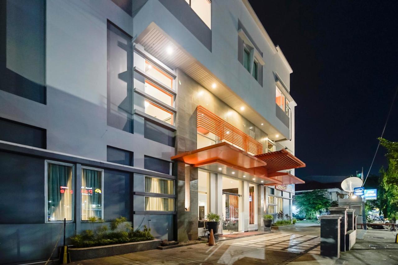 Reddoorz Plus @ Ap Pettarani 2 Hotel Makassar Exterior photo